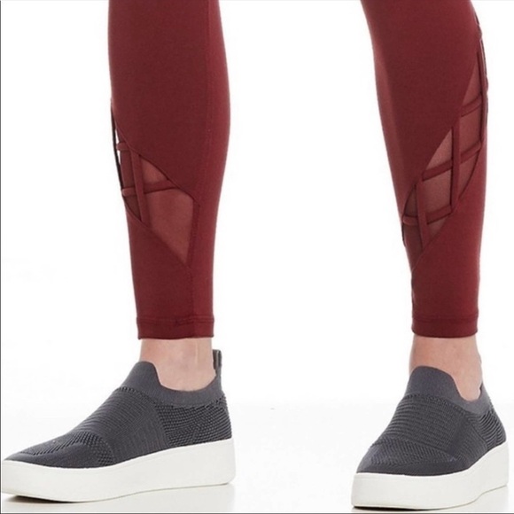 Black sneaker with chunky white sole. Steve Madden Beale fabric sneakers Size 6 - Picture 2 of 12